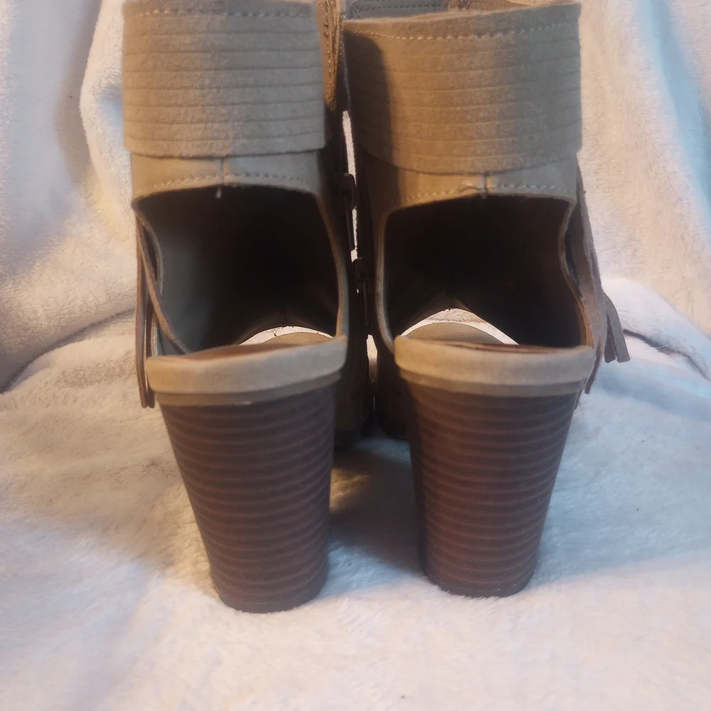NWOT!! Francesca's Collections Fringe Open-Toe Heeled Boots - Tan - Picture 4 of 6